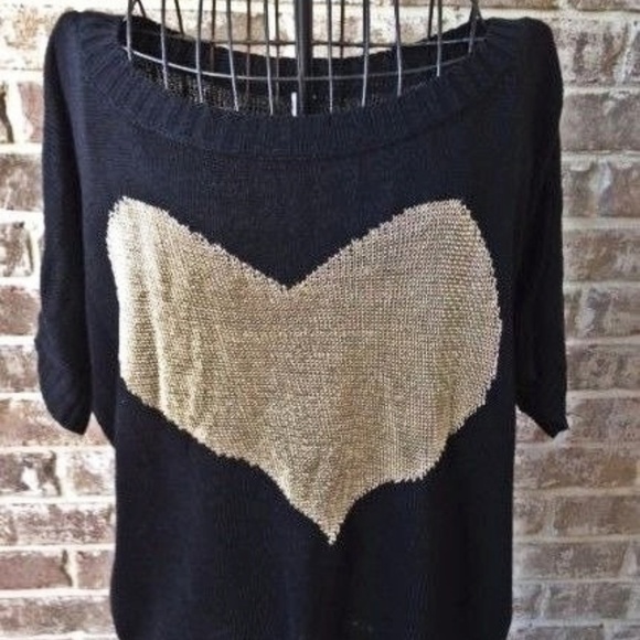 Bu33 Tops - Metal Gold Color Heart Black Top  Gold Tone Bu33